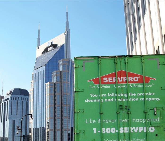 SERVPRO semi outside of commercial building 